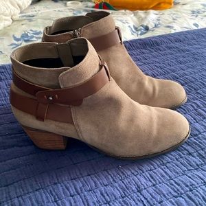 DOLCE VIDA - Women’s Side Zip Booties - size 9.5